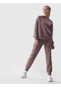 4f - 4F Spodnie dresowe joggery damskie - beżowe XS. Kolor: beżowy. Materiał: dresówka. Wzór: gładki, ze splotem