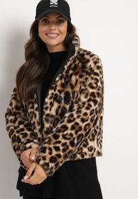 Born2be - Czarna Pikowana Kurtka Dwustronna ze Stójką i Ściągaczem z Futerkiem w Panterkę Cesila. Okazja: na co dzień. Typ kołnierza: kołnierzyk stójkowy. Kolor: czarny. Materiał: futro. Długość rękawa: długi rękaw. Długość: długie. Wzór: motyw zwierzęcy. Styl: casual, klasyczny #2