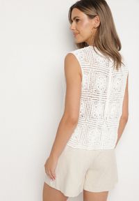 Born2be - Biała Ażurowa Bawełniana Kamizelka Haluvira. Okazja: na co dzień. Kolor: biały. Materiał: bawełna. Wzór: ażurowy. Styl: casual, elegancki #4
