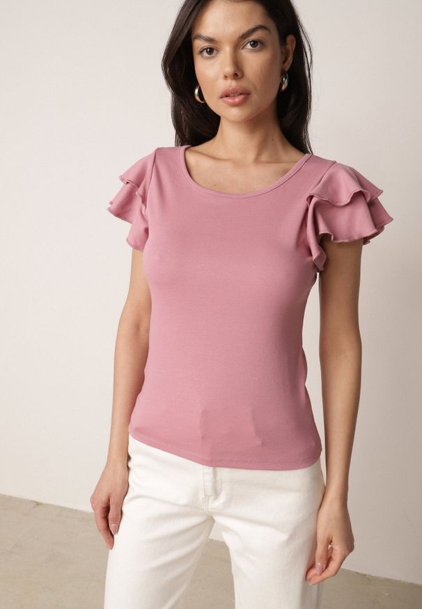 Born2be - Różowa Bawełniana Bluzka o Prostym Kroju z Krótkim Rękawem z Falbanek Himoni. Okazja: do pracy, na co dzień. Typ kołnierza: kołnierz z falbankami. Kolor: różowy. Materiał: bawełna. Długość rękawa: krótki rękaw. Długość: krótkie. Styl: elegancki, klasyczny, casual