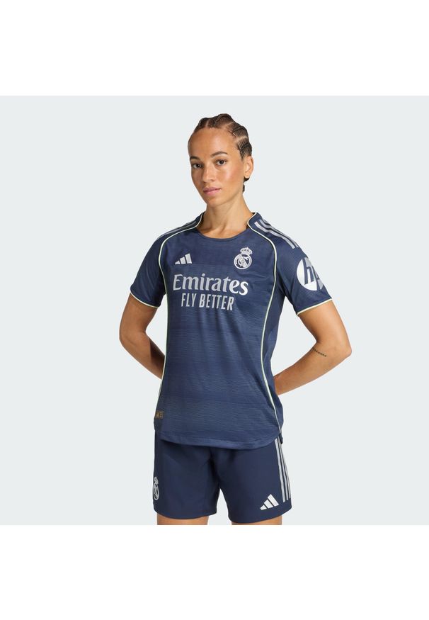 Adidas - Koszulka wyjazdowa Real Madryt 25/26 Authentic. Kolor: niebieski. Sport: piłka nożna