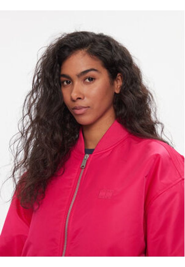 Tommy Jeans Kurtka bomber Tonal DW0DW16563 Różowy Oversize. Kolor: różowy. Materiał: syntetyk