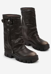 Renee - Brązowe Botki Biker Boots z Cholewką Imitującą Nogawkę z Klamerką Veresta. Kolor: brązowy. Materiał: koronka. Szerokość cholewki: normalna. Wzór: aplikacja #5