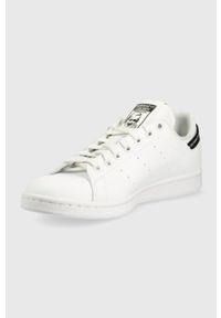 adidas Originals sneakersy Stan Smith kolor biały. Okazja: na plażę. Nosek buta: okrągły. Zapięcie: sznurówki. Kolor: biały. Materiał: materiał, guma. Model: Adidas Stan Smith