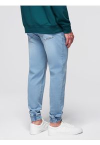Ombre Clothing - Męskie spodnie jeansowe JOGGERY z klasyczna opaśnicą - jasnoniebieskie V1. Okazja: na co dzień. Kolor: niebieski. Materiał: jeans. Styl: klasyczny
