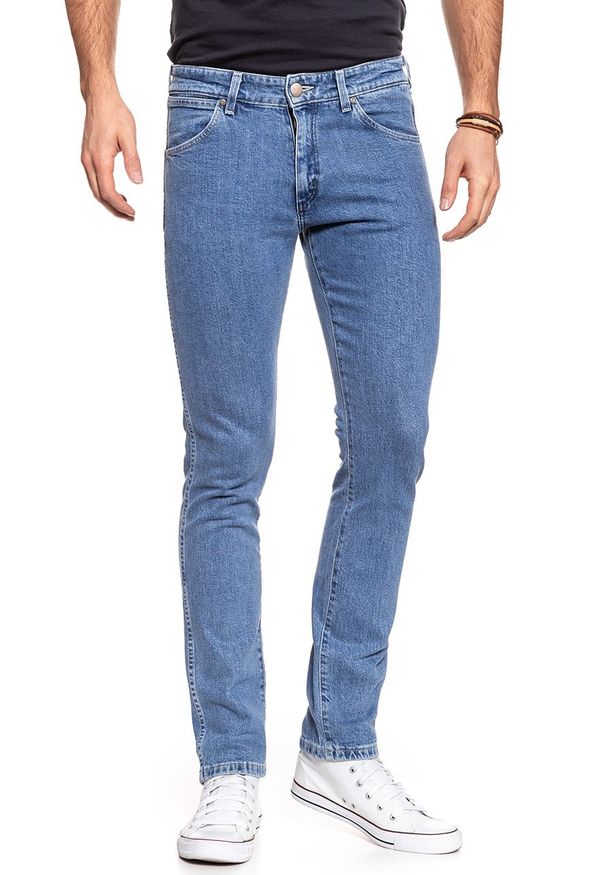 Wrangler - WRANGLER SPODNIE MĘSKIE RETRO TAPERED STRETCH MID W1P8FK054. Stan: obniżony. Wzór: aplikacja. Styl: retro