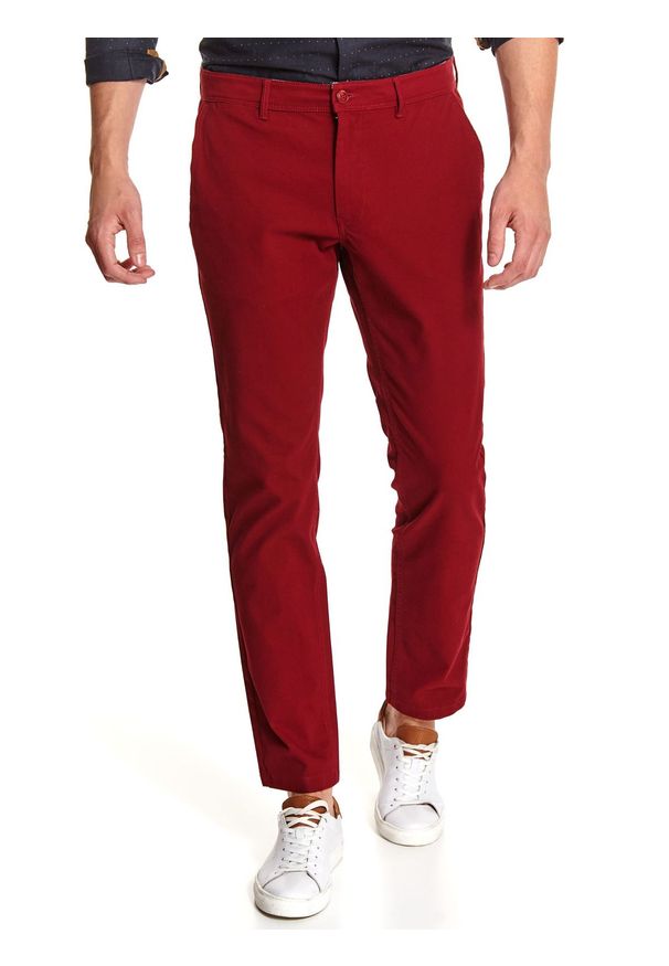 TOP SECRET - Spodnie chino strukturalne o kroju slim. Kolor: czerwony. Długość: długie. Sezon: zima