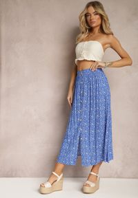 Renee - Niebieska Spódnica Maxi z Wiskozy w Kwiatowy Wzór o Rozkloszowanym Fasonie Skules. Kolor: niebieski. Materiał: wiskoza. Wzór: kwiaty. Styl: elegancki