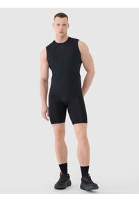 4f - 4F Spodenki treningowe slim szybkoschnące męskie - czarne S. Kolor: czarny. Materiał: poliester, elastan, materiał, włókno, dzianina. Wzór: ze splotem, gładki, jednolity. Sport: fitness #1