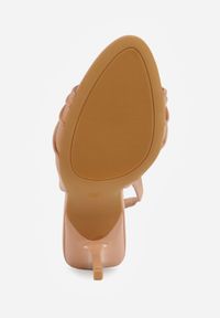 Born2be - Ciemnobeżowe Sandały VICES na Szpilce Ozdobione Marszczeniem i Aplikacją Elinaris. Okazja: na co dzień, do pracy. Kolor: beżowy. Wzór: aplikacja. Obcas: na szpilce. Styl: wizytowy, casual, elegancki #3