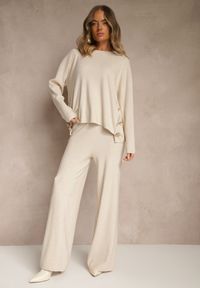 Renee - Jasnobeżowy Komplet z Dzianiny z Wiskozą Spodnie Wide Leg i Sweter ze Zdobieniami Miomea. Kolor: beżowy. Materiał: wiskoza, dzianina. Wzór: aplikacja
