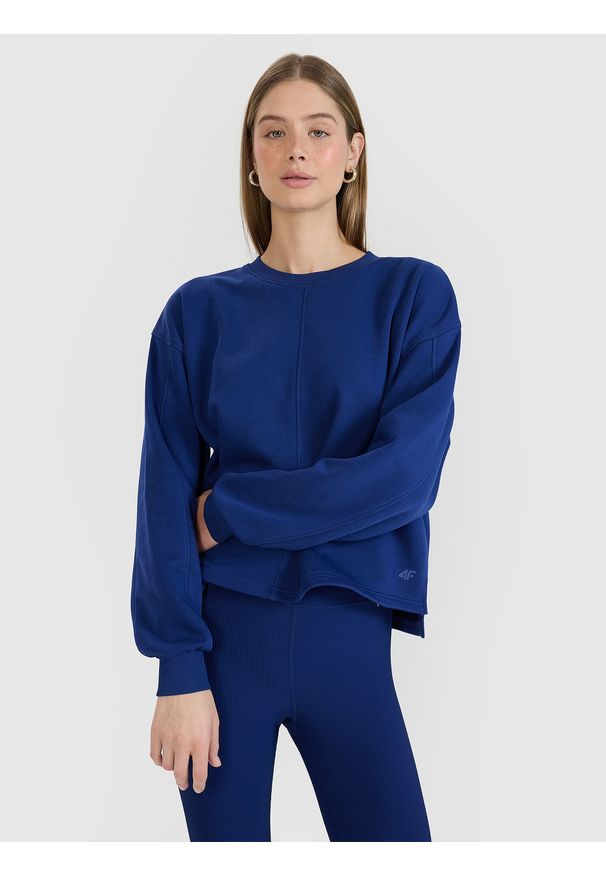 4f - 4F Bluza dresowa oversize nierozpinana bez kaptura damska - granatowa L. Okazja: na co dzień. Typ kołnierza: bez kaptura. Kolor: niebieski. Materiał: dresówka. Wzór: gładki, ze splotem. Styl: casual, sportowy