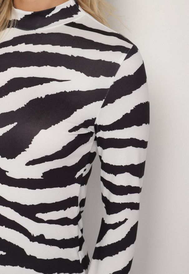 Born2be - Biała Bluzka Vices w Prążki Mlavie. Kolor: biały. Wzór: prążki. Styl: klasyczny