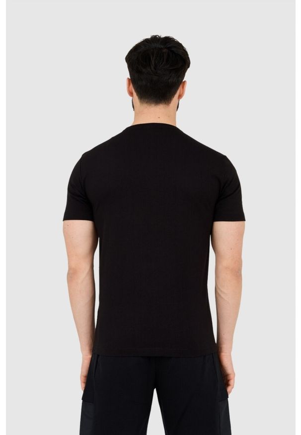 EA7 Emporio Armani - EA7 Czarny t-shirt męski z naszywką z logo, Rozmiar XXL. Kolor: czarny. Wzór: aplikacja