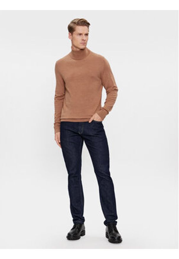 Calvin Klein Golf Superior K10K110420 Brązowy Slim Fit. Typ kołnierza: golf. Kolor: brązowy. Materiał: wełna