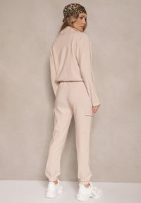 Renee - Beżowy Komplet Dresowy Spodnie Cargo i Rozpinana Bluza Isovisa. Kolor: beżowy. Materiał: dresówka. Sport: turystyka piesza