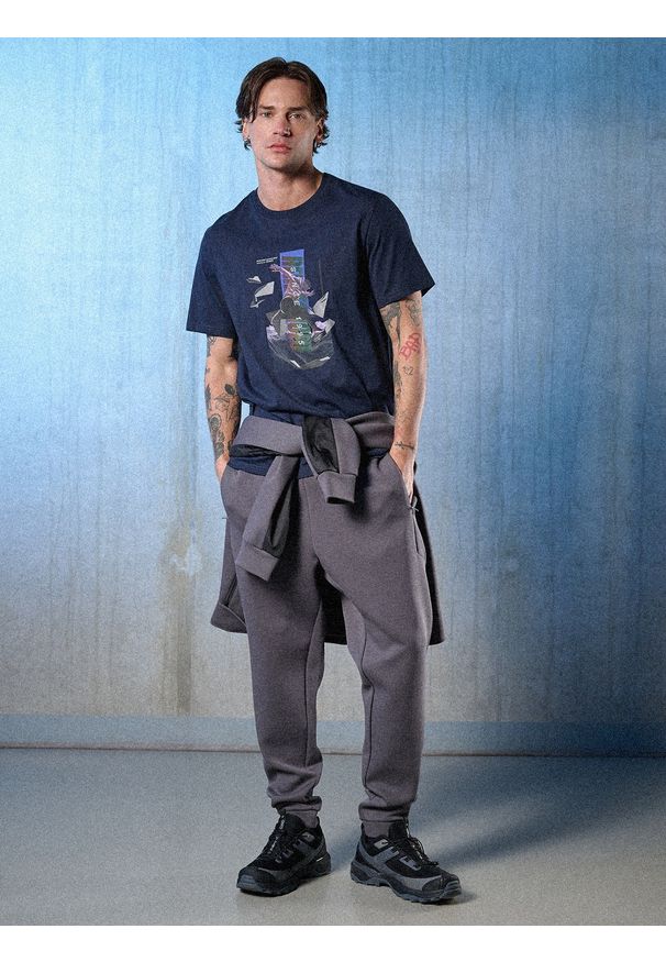 4f - 4F T-shirt regular z nadrukiem męski - granatowa S. Okazja: na co dzień. Kolor: niebieski. Materiał: materiał. Wzór: nadruk. Styl: casual