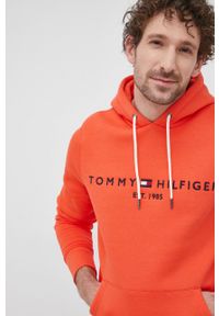 TOMMY HILFIGER - Tommy Hilfiger Bluza męska kolor różowy z kapturem z aplikacją. Okazja: na co dzień. Typ kołnierza: kaptur. Kolor: pomarańczowy. Materiał: bawełna. Wzór: aplikacja. Styl: casual