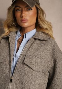 Renee - Brązowa Krótka Kurtka o Pudełkowym Kroju z Kołnierzykiem i Kieszeniami Nelilia. Okazja: na co dzień. Kolor: brązowy. Materiał: jeans. Długość: krótkie. Styl: sportowy, elegancki, casual #5