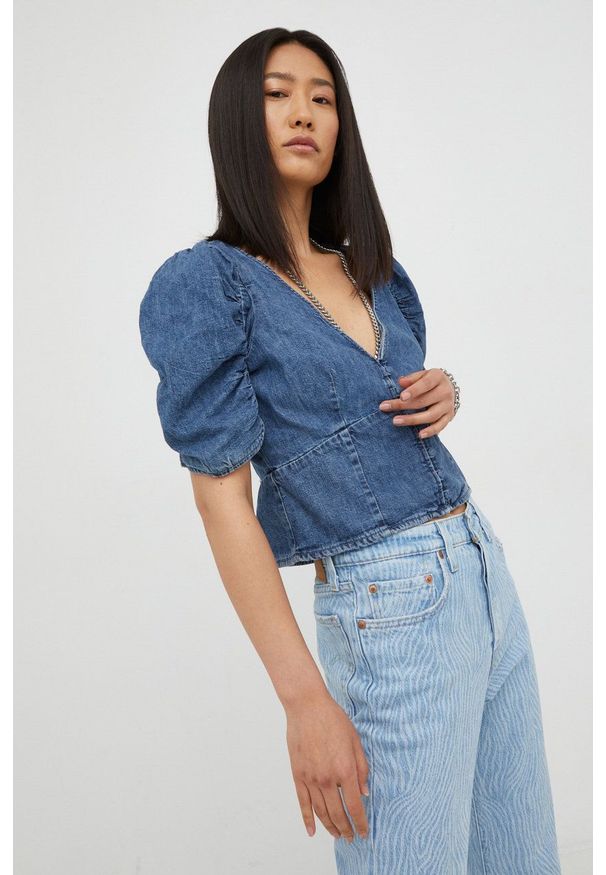 Levi's® - Levi's koszula jeansowa damska kolor granatowy. Okazja: na spotkanie biznesowe. Kolor: niebieski. Materiał: jeans. Długość rękawa: krótki rękaw. Długość: krótkie. Styl: biznesowy
