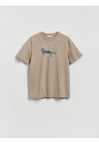 Reserved - T-shirt regular z nadrukiem - szary. Kolor: szary. Materiał: dzianina, bawełna. Wzór: nadruk #1