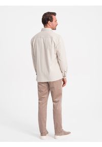 Ombre Clothing - Męska bawełniana koszula REGULAR FIT z kieszeniami zapinanymi na guziki - kremowa V1 OM-SHCS-0146 - XXL. Kolor: kremowy. Materiał: bawełna. Długość rękawa: długi rękaw. Długość: długie. Wzór: aplikacja #10