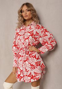 Renee - Czerwono-Biała Mini Sukienka o Rozkloszowanym Koszulowym Fasonie w Kwiatowy Print Enda. Kolor: czerwony. Materiał: materiał. Wzór: nadruk, kwiaty. Typ sukienki: koszulowe. Długość: mini #2