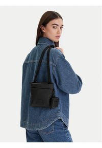 Calvin Klein Saszetka Puffer Utility Flatpack LV04D3224G Czarny. Kolor: czarny. Materiał: materiał #1