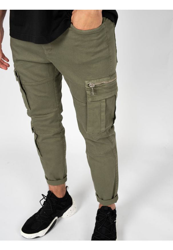 Xagon Spodnie "Cargo" | P24032CR4034 | Mężczyzna | Khaki. Okazja: na co dzień. Kolor: brązowy. Materiał: bawełna, elastan. Długość: długie. Styl: elegancki, casual