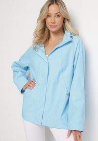 Born2be - Jasnoniebieska Kurtka w Stylu Wiatrówki z Odpinanym Kapturem Ndivisa. Okazja: na co dzień. Kolor: niebieski. Materiał: jeans. Styl: casual, klasyczny #5