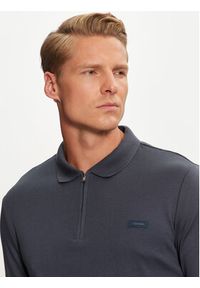 Calvin Klein Polo K10K113586 Niebieski Slim Fit. Typ kołnierza: polo. Kolor: niebieski. Materiał: bawełna