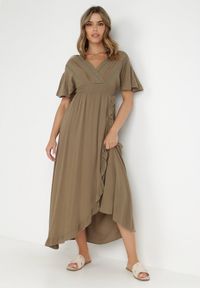 Born2be - Ciemnozielona Sukienka z Wiskozy Aeraste. Kolor: zielony. Materiał: wiskoza. Wzór: aplikacja. Typ sukienki: asymetryczne, kopertowe. Długość: maxi #1