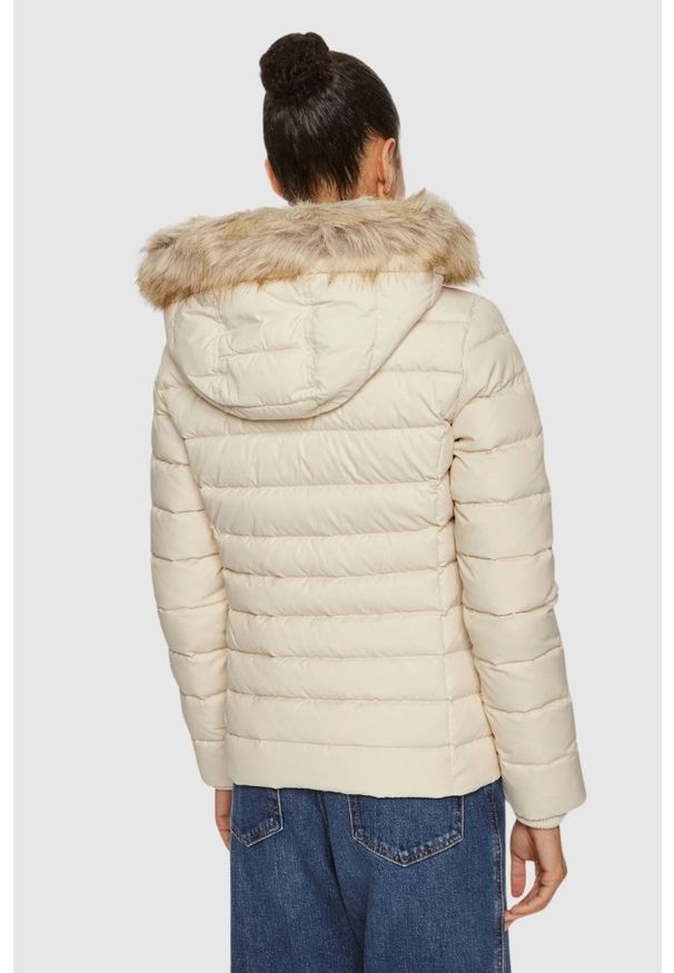 Tommy Jeans - TOMMY JEANS Beżowa kurtka damska z kapturem, Rozmiar M. Okazja: na co dzień. Typ kołnierza: kaptur. Kolor: beżowy. Materiał: poliester, materiał. Długość rękawa: długi rękaw. Długość: długie. Styl: casual, elegancki