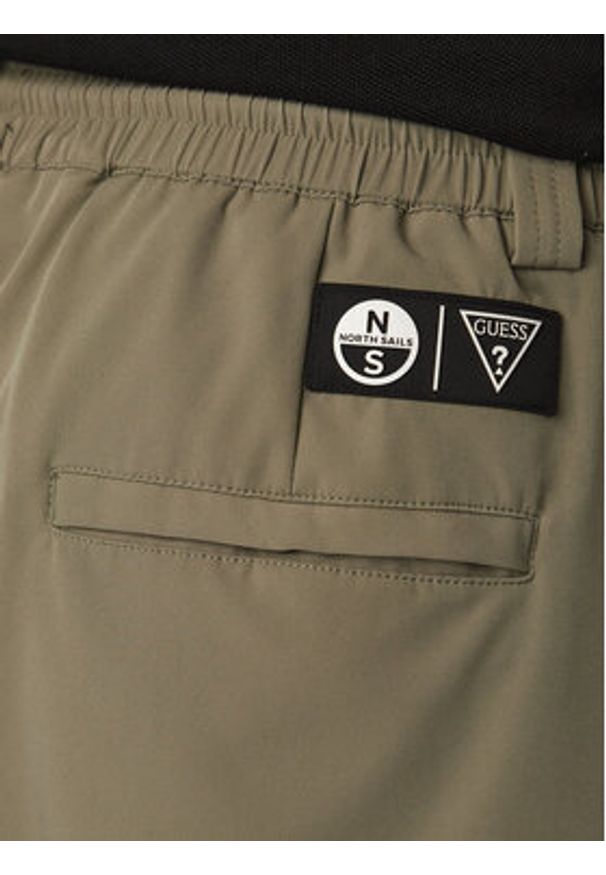 Guess Szorty materiałowe M6GD36 W2169 Khaki Regular Fit. Kolor: brązowy. Materiał: syntetyk