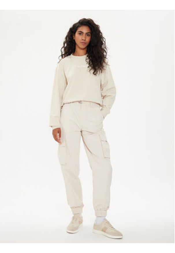 Vans Bluza W Essential Ft Rlx Crew VN000JF5 Écru Regular Fit. Materiał: bawełna, syntetyk