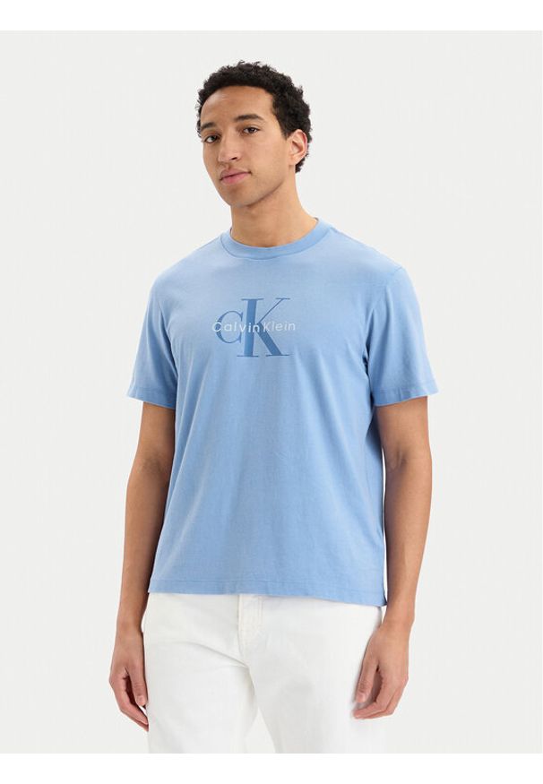 Calvin Klein Jeans T-Shirt SS 20S LV04RG832G Niebieski jasny Regular Fit. Kolor: niebieski. Materiał: bawełna