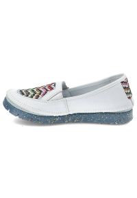 Białe Półbuty Maciejka Damskie Wygodne Obuwie. Zapięcie: bez zapięcia. Kolor: biały. Materiał: skóra, materiał. Szerokość cholewki: normalna. Wzór: kolorowy, aplikacja. Obcas: na obcasie. Styl: elegancki. Wysokość obcasa: średni #5