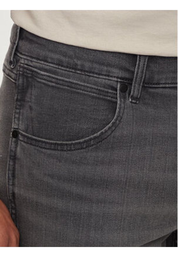 Wrangler Jeansy Greensboro W15Q29Z47 112330502 Szary Straight Leg. Kolor: szary