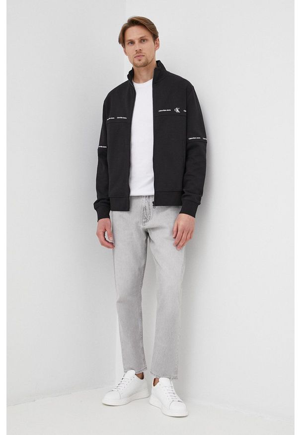 Calvin Klein Jeans bluza J30J320027.PPYY męska kolor czarny z nadrukiem. Kolor: czarny. Materiał: materiał, włókno. Wzór: nadruk