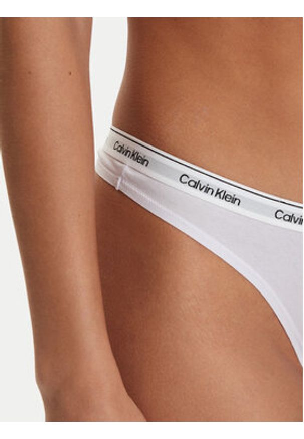 Calvin Klein Underwear Stringi 000QD5043E Fioletowy. Kolor: fioletowy. Materiał: bawełna