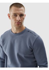 4f - 4F Bluza dresowa nierozpinana bez kaptura męska - niebieska XL. Okazja: na co dzień. Typ kołnierza: bez kaptura. Kolor: niebieski. Materiał: dresówka. Wzór: gładki, ze splotem. Styl: sportowy, klasyczny, casual