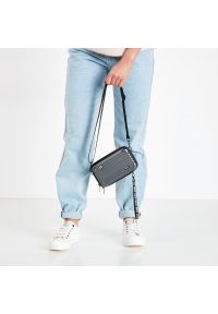 Big Star Accessories - Torebka damska Big Star, z tworzywa syntetycznego o ryflowanej strukturze z dwoma zamkami błyskawicznymi regulowanym paskiem na ramię, szara, GG57416. Kolor: szary. Styl: casual. Rodzaj torebki: na ramię #3