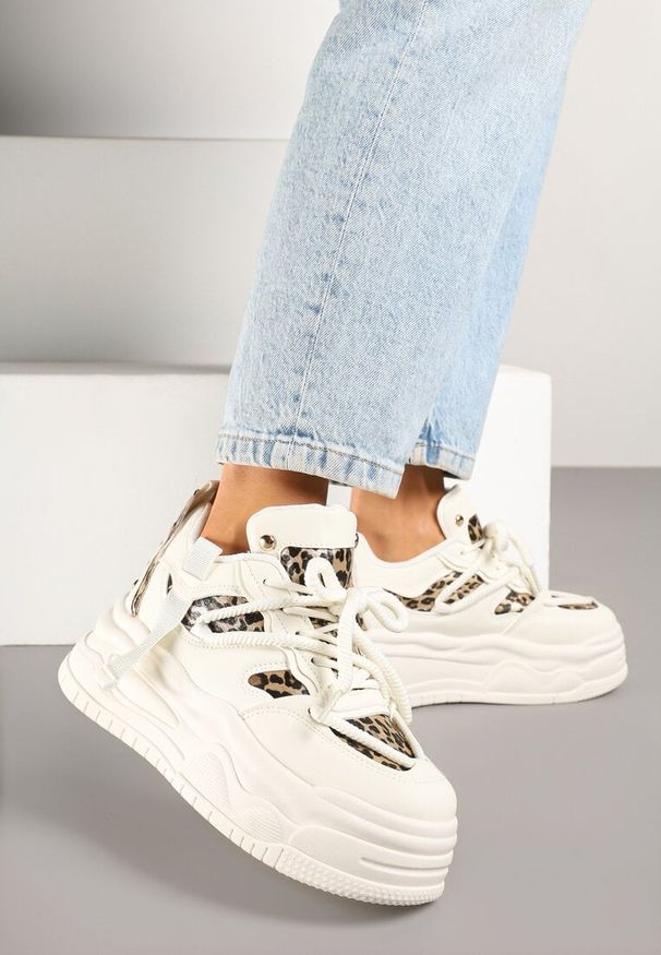 Born2be - Beżowe Streetwearowe Sneakersy na Platformie z Brokatem i Aplikacjami Maivessa. Okazja: na co dzień. Kolor: beżowy. Materiał: jeans. Wzór: aplikacja. Obcas: na platformie