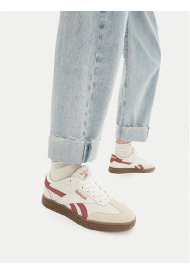 Reebok Sneakersy FORTE LOUNGER AR30252WCQT Écru. Kolor: kremowy. Materiał: materiał, syntetyk