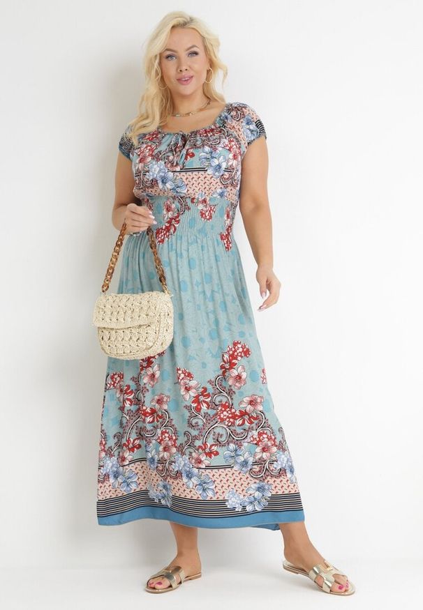 Born2be - Jasnoniebieska Sukienka Maxi Hiszpanka z Gumkami w Talii z Bawełny Doreyana. Typ kołnierza: dekolt hiszpanka. Kolor: niebieski. Materiał: bawełna. Sezon: lato, wiosna. Długość: maxi