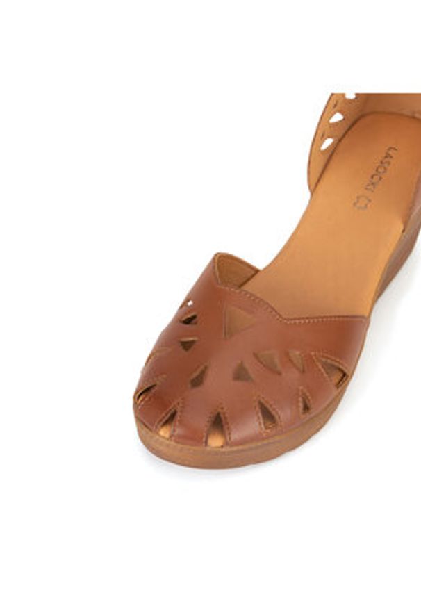 Lasocki Półbuty EST-313-14 Brązowy. Kolor: brązowy. Materiał: skóra