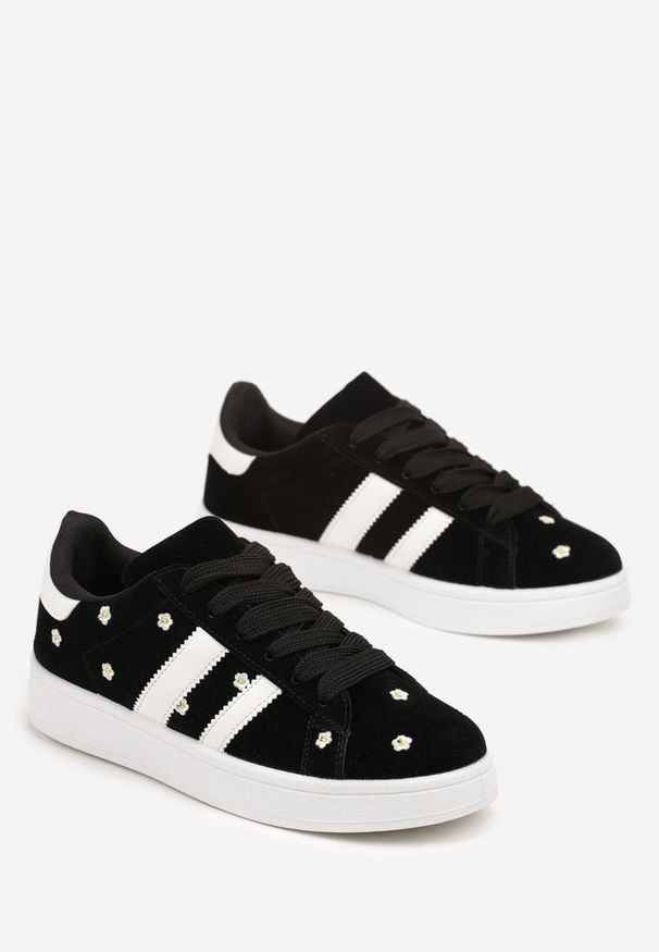 Born2be - Czarne Sneakersy z Ozdobnymi Paskami i Haftowanymi Kwiatami Malunea. Okazja: na co dzień. Zapięcie: pasek. Kolor: czarny. Materiał: jeans. Wzór: kwiaty, haft. Obcas: na obcasie. Wysokość obcasa: niski