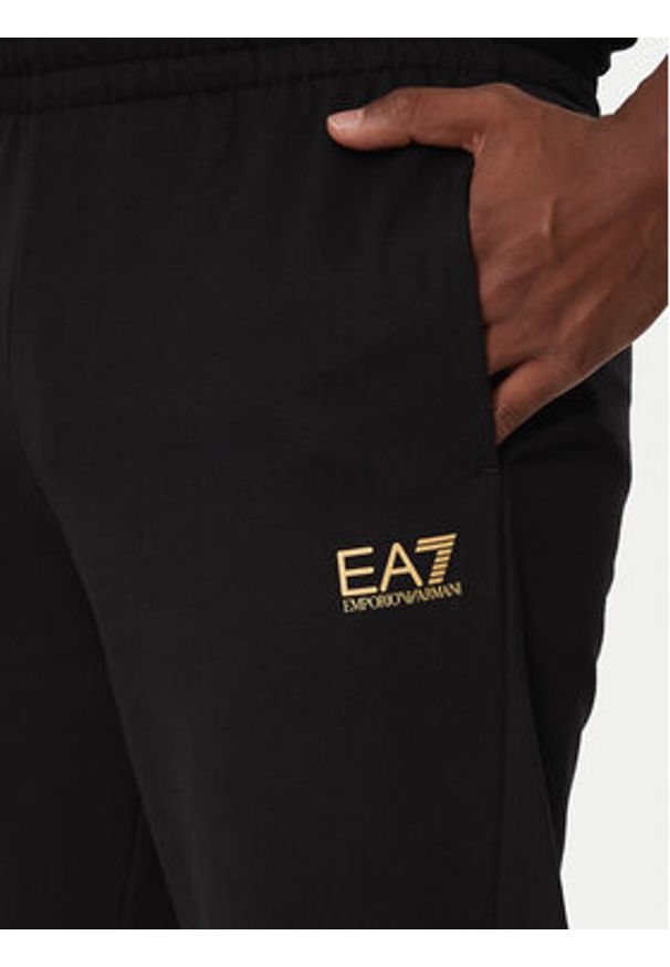 EA7 Emporio Armani Spodnie dresowe 8NPP66 PJVRZ 0208 Czarny Regular Fit. Kolor: czarny. Materiał: bawełna
