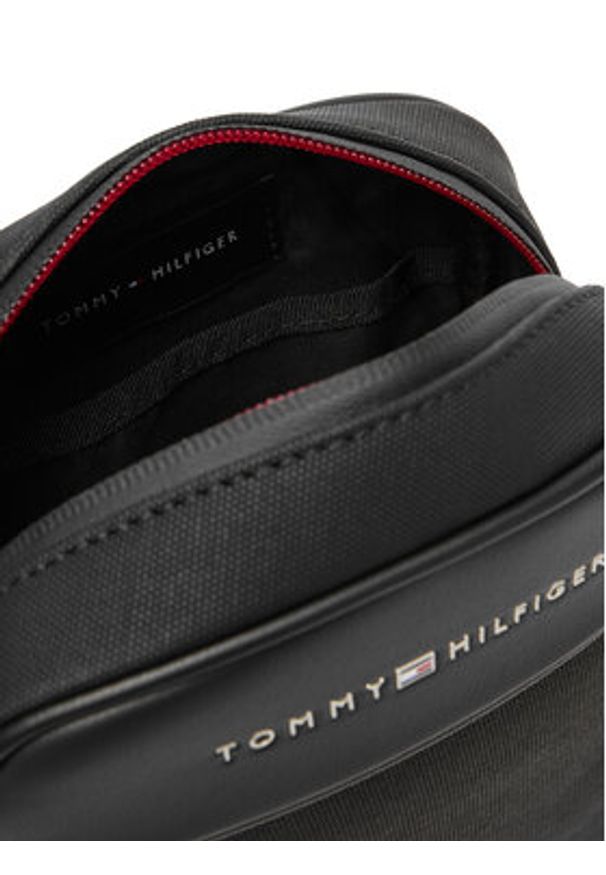 TOMMY HILFIGER - Tommy Hilfiger Saszetka Th Foundation Mini Reporter AM0AM13624 Czarny. Kolor: czarny. Materiał: skóra