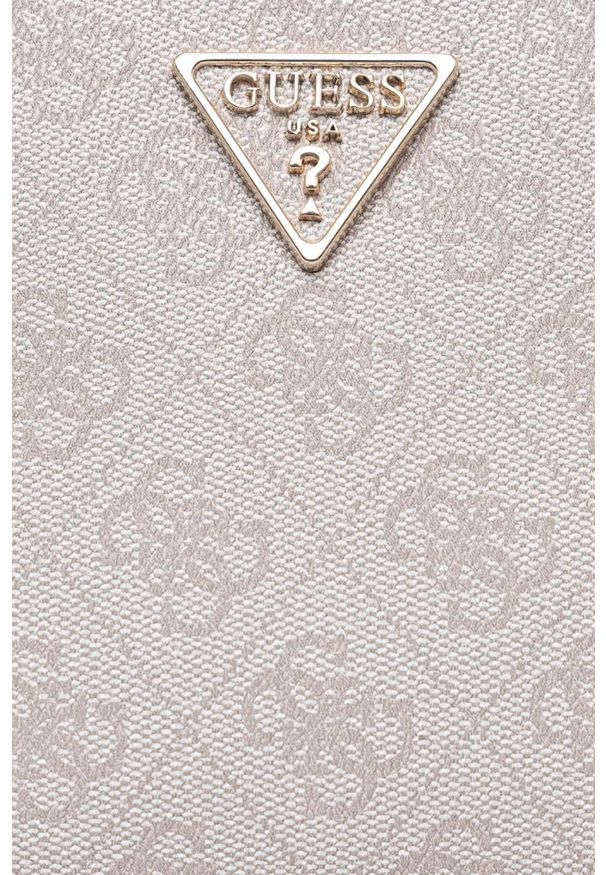 Guess - GUESS Biała logowana kopertówka damska Noelle II. Kolor: biały. Materiał: skórzane